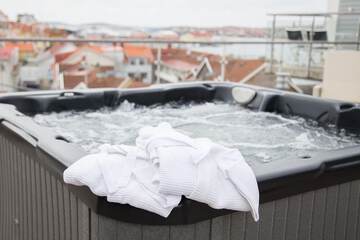Outdoor spa tub