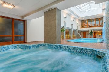 Indoor spa tub