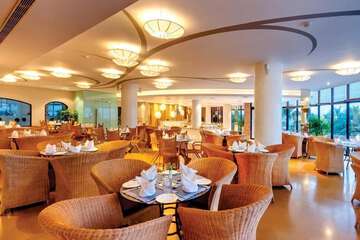 restaurant cafeteria