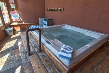 Indoor spa tub