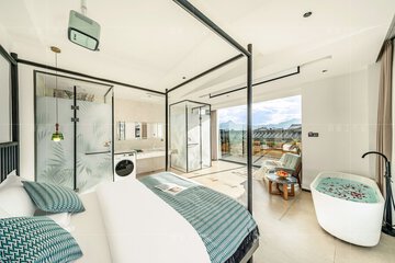 Deep soaking bathtub