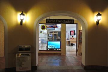 Shopping mall