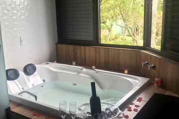 Jetted tub