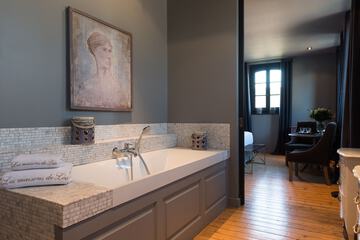 Bathroom amenities