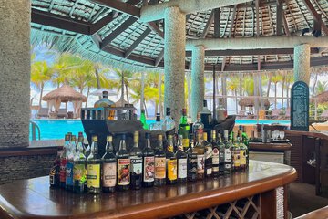 Poolside bar