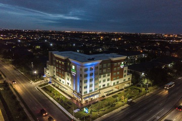 Holiday Inn Express and Suites Houston Westchase - Westheimer by IHG