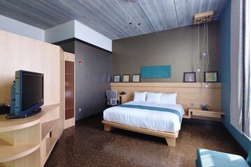 Room 13 of 51