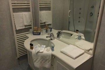 Bathroom shower