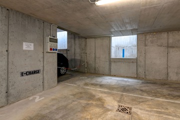 Electric vehicle charging station