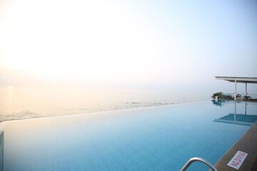 Infinity pool