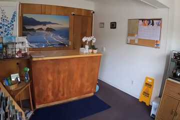 Check-in/check-out kiosk