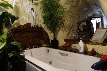 Private spa tub