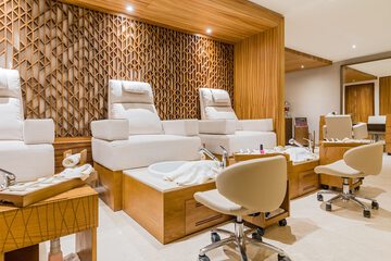 Nail salon