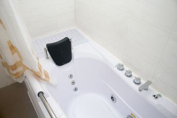 Jetted tub