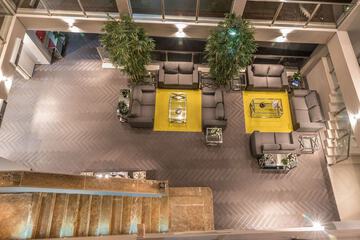 Lobby lounge