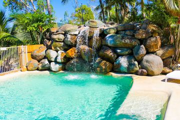 Pool waterfall