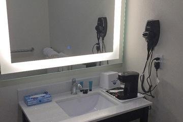 Room 17 of 27