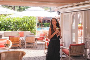Poolside bar