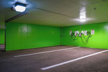 Electric vehicle charging station