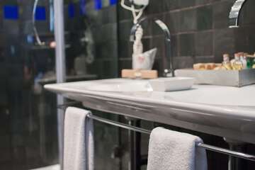 Bathroom sink