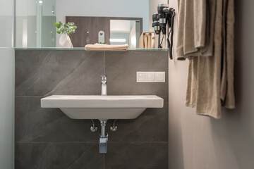 Bathroom sink