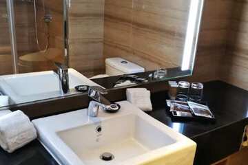 Bathroom sink