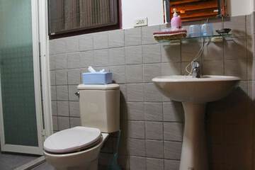 Bathroom sink