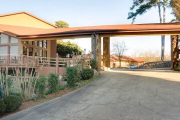  Econo Lodge Inn & Suites Hot Springs 6