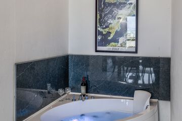 Private spa tub