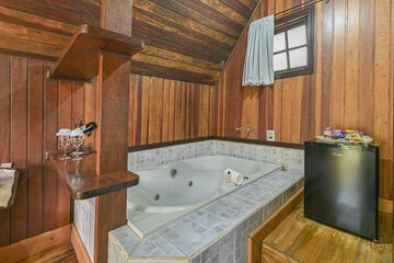 Private spa tub