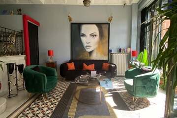 Lobby lounge