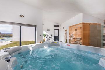 Indoor spa tub