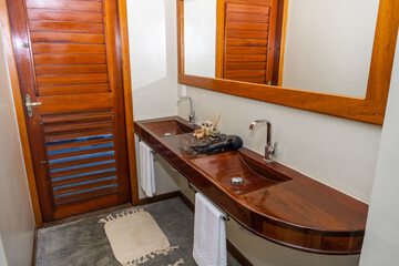Bathroom sink