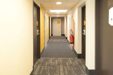 Handrails in hallways