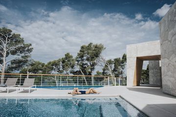 Infinity pool