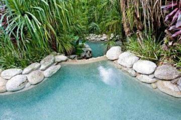 Swimming pool [outdoor]