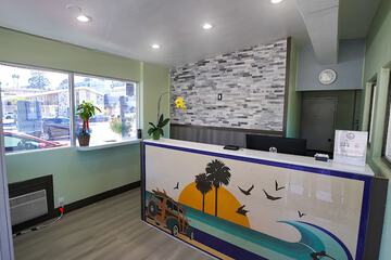 Seaside Inn & Suites