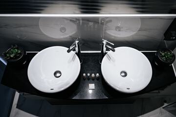Bathroom sink