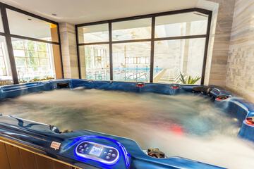 Indoor spa tub