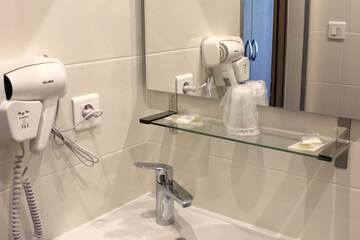 Bathroom amenities