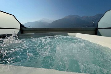 Jetted tub
