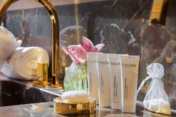 Bathroom amenities