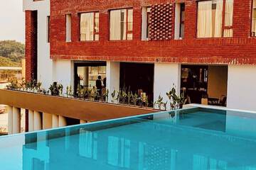 Rooftop pool