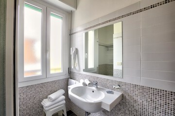 Bathroom sink