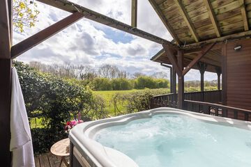 Private spa tub