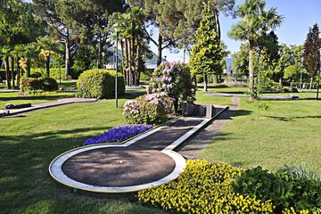 Mini-golf