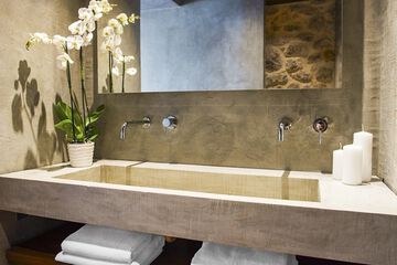 Bathroom sink