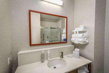 Room 10 of 33