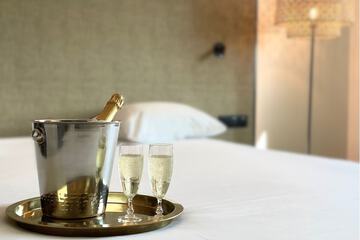Champagne service