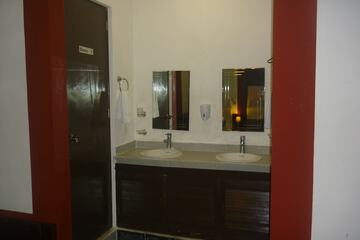 Bathroom sink